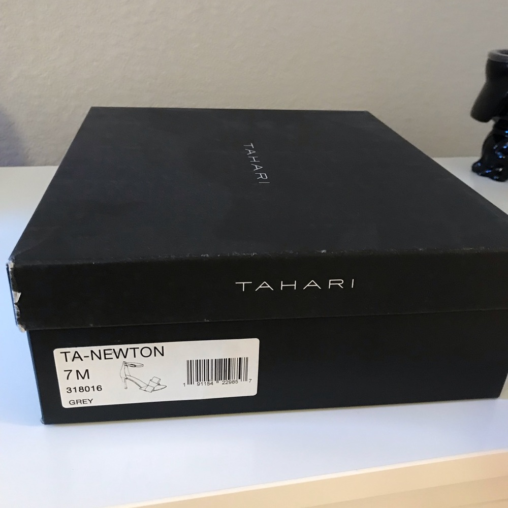 TA-NEWTON TAHARI Heels